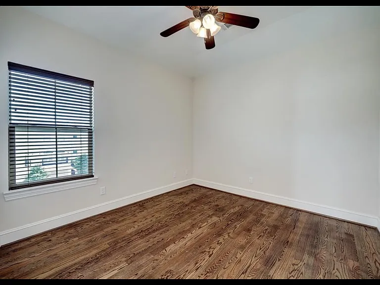 2401 Radcliffe St — Photo 12