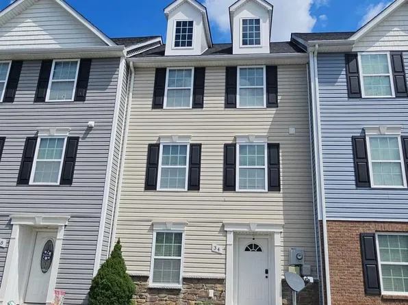 34 Hanger Ct, Inwood, WV 25428