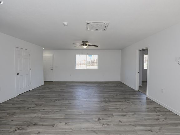 5th image of 76 SE Darrell Ave