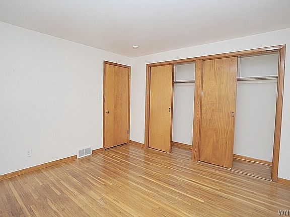 3rd image of 31 Laurentian Dr
