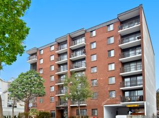 141 Augusta St, Ottawa, ON K1N 8Y9