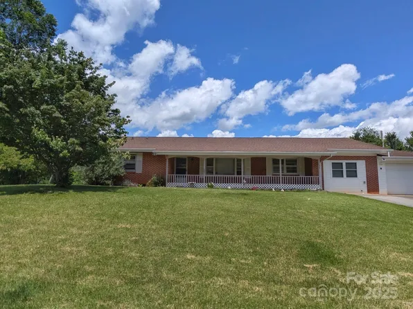 154 Lowell St, Waynesville, NC 28786