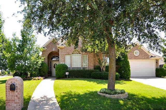 1st image of 403 Lakewood Dr
