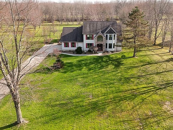 3rd image of 44565 Stang Rd
