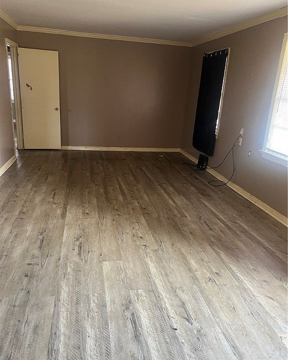 1st image of 1000 42nd Ave