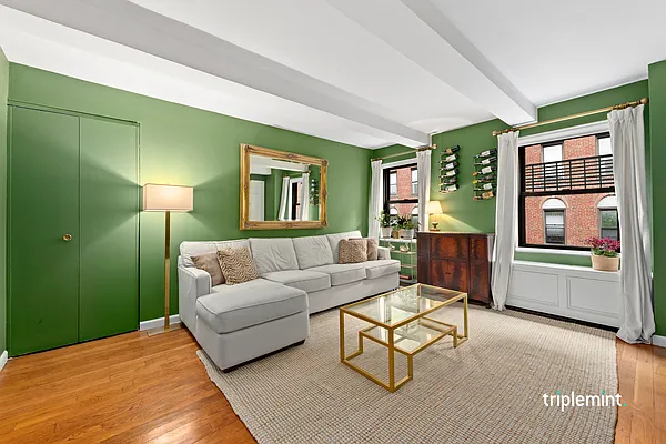 Sold by Triplemint | media 9