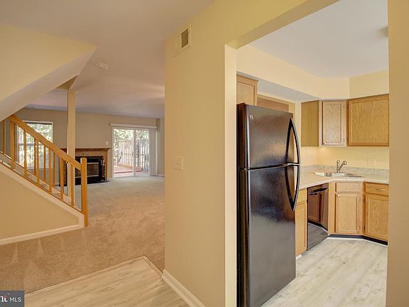 4th image of 909 Breakwater Dr