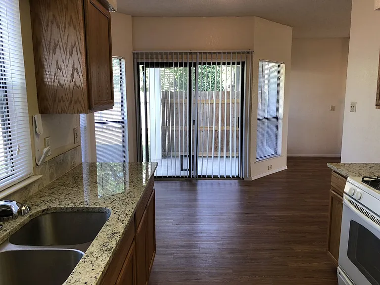8300 Bradford Edward Cv #B — Photo 6