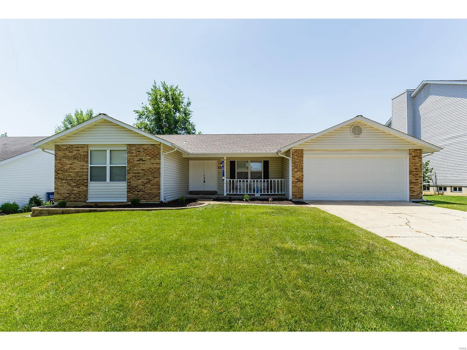 1078 Guildford Dr photo 1