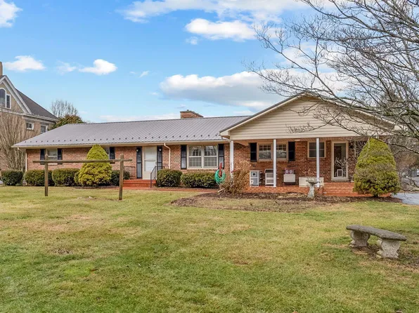 305 Evergreen Ave, Rural Retreat, VA 24368