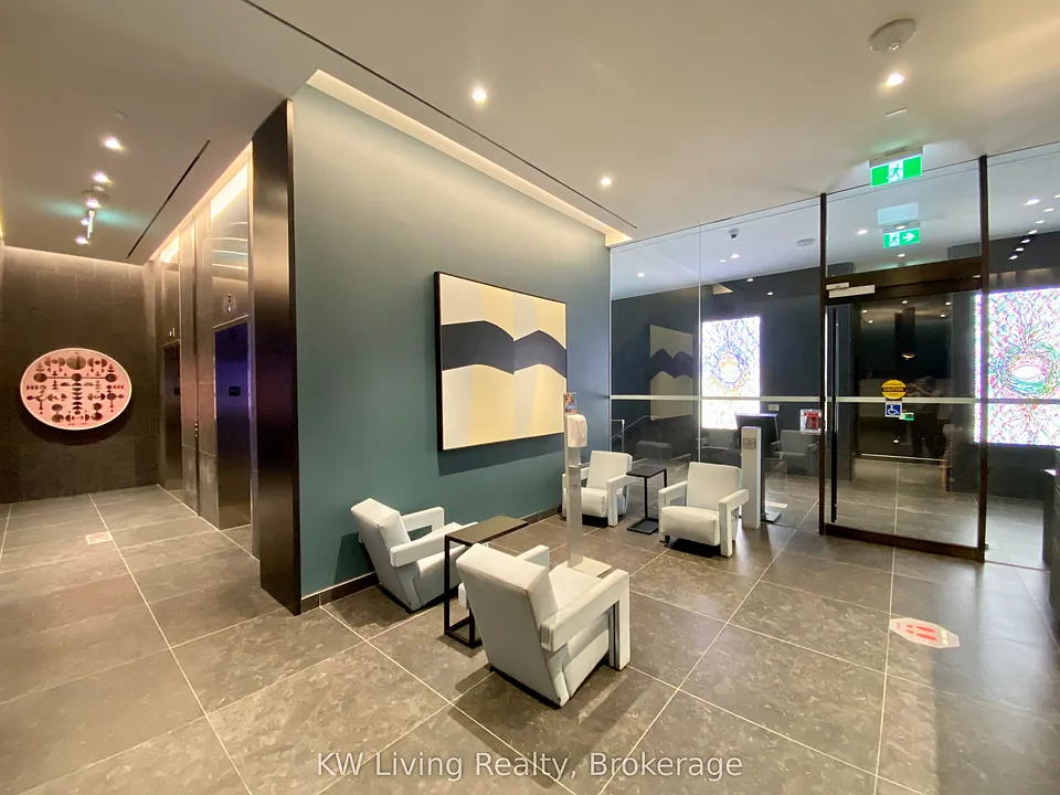 25 Richmond St E #716