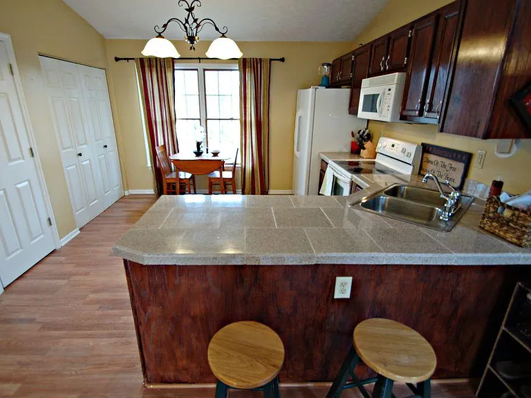 1293 Enochs Dr — Photo 5