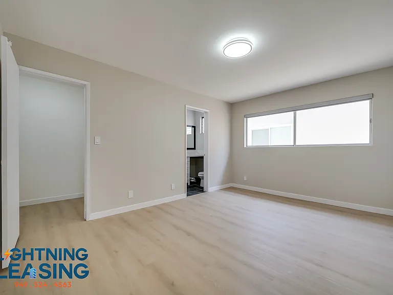 1035 N Hayworth Ave #110 — Photo 6