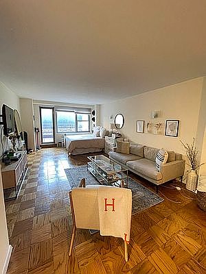 2nd image of 250 E 63rd St APT 209