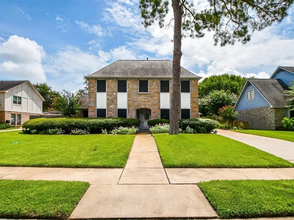 1002 Mill Run Dr, Sugar Land, TX 77498