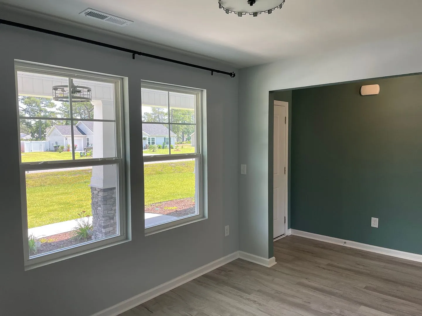 3 Bedroom 2 Bathroom House In Boiling Springs — Photo 2