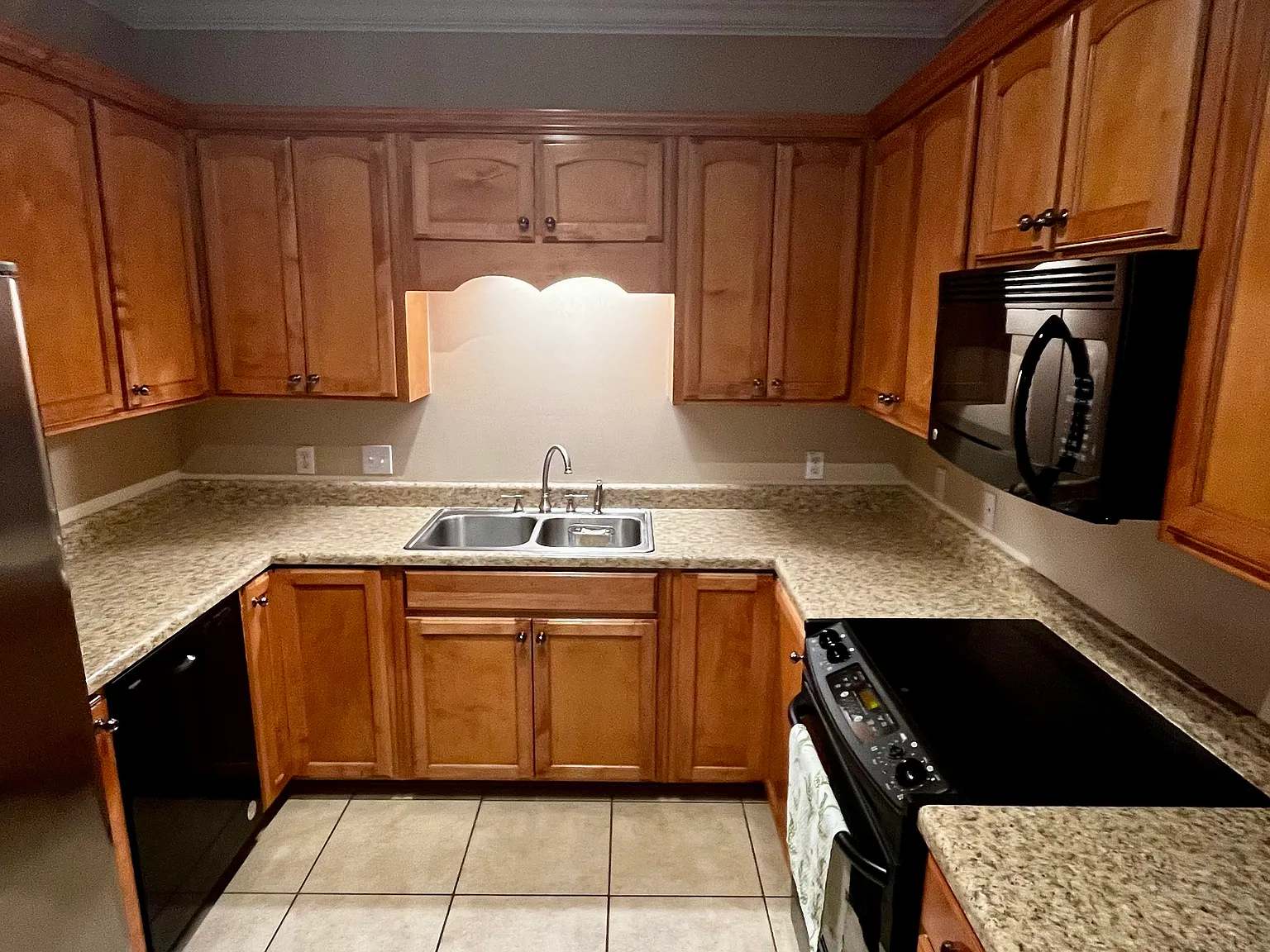 3 bed, 1392 sqft, $1,600 — Photo 4