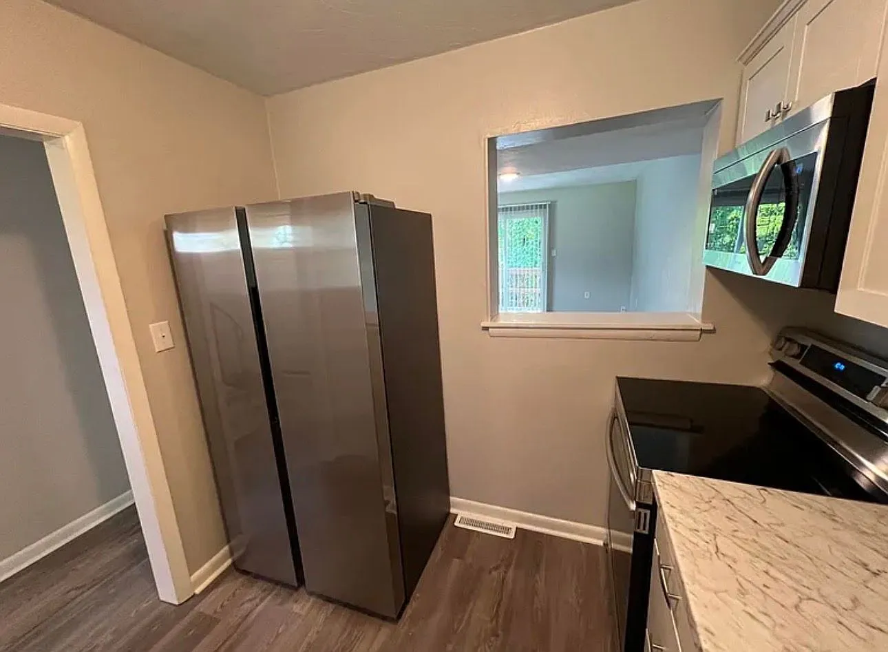 3 bed, 2.0 bath, 1581 sqft, $1,850 — Photo 4