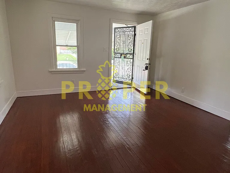 827 Randolph St — Photo 3