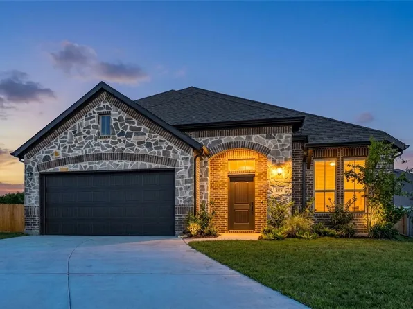 303 Maltese Dr, Red Oak, TX 75154