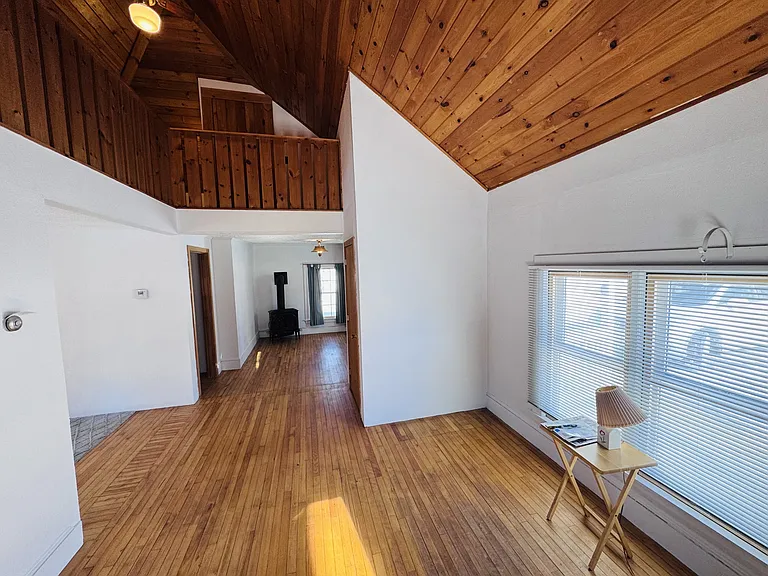 240 Pine St — Photo 10