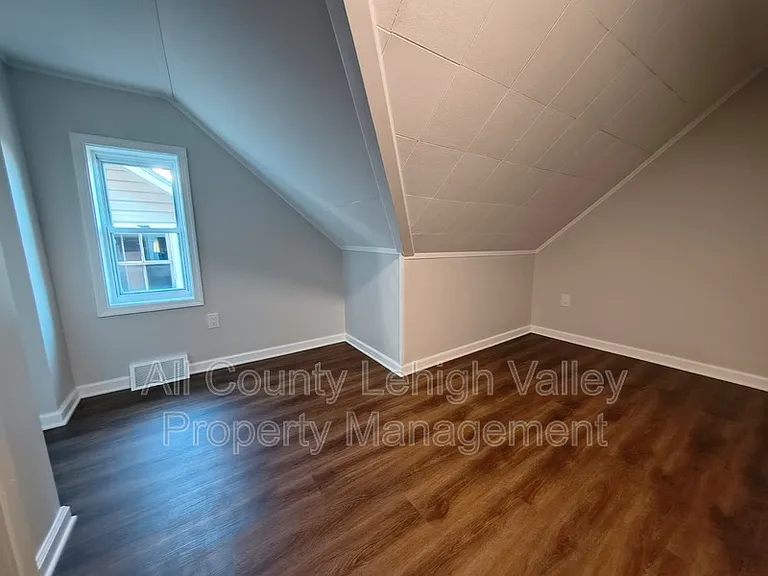 20 E Prospect St — Photo 12