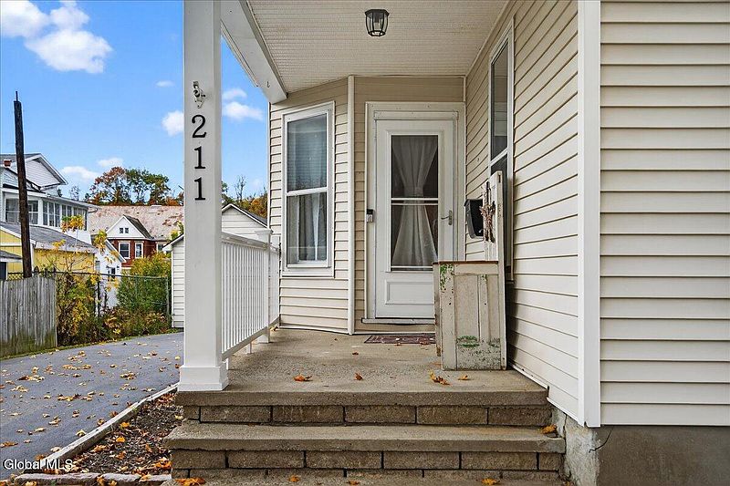 3rd image of 211 N 5th Avenue
