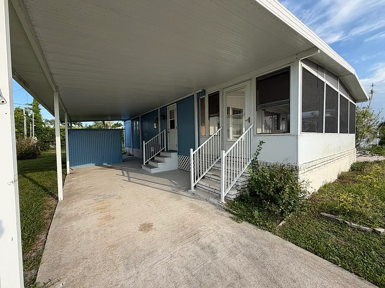 4045 White Pine Dr — Photo 2
