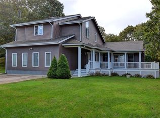 25 Robin Hollow Ln, Westerly, RI 02891