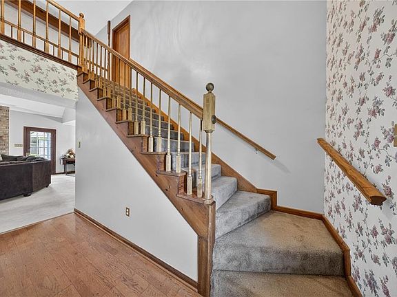 5th image of 202 Oakmont Dr
