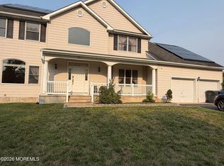 1801 Finderne St, Oakhurst, NJ 07755