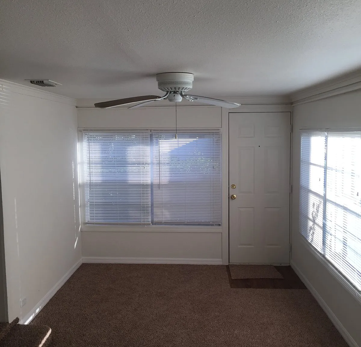 2 bed, 1.0 bath, 852 sqft, $1,270 — Photo 4