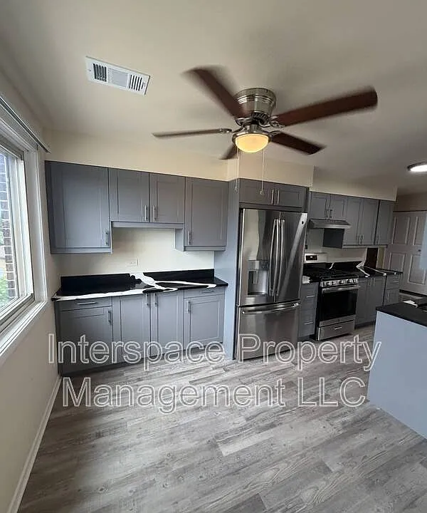 9937 S Cicero Ave #301