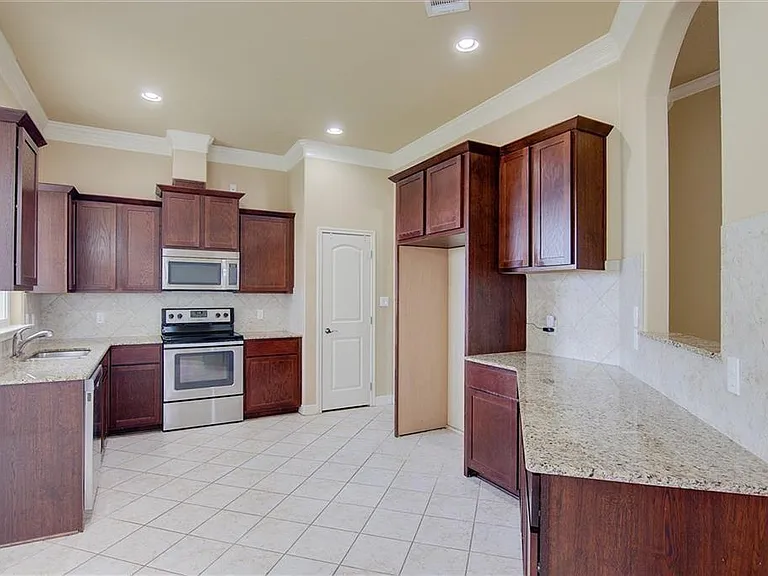 221 Geode Ln — Photo 6