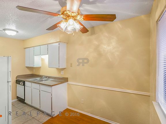 4th image of 1512 W Lovers Ln APT 18