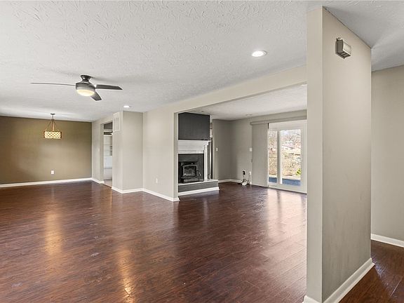 5th image of 4096 Woodedge Dr