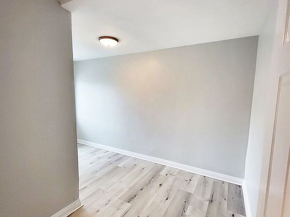 5th image of 250-256 W 15th St