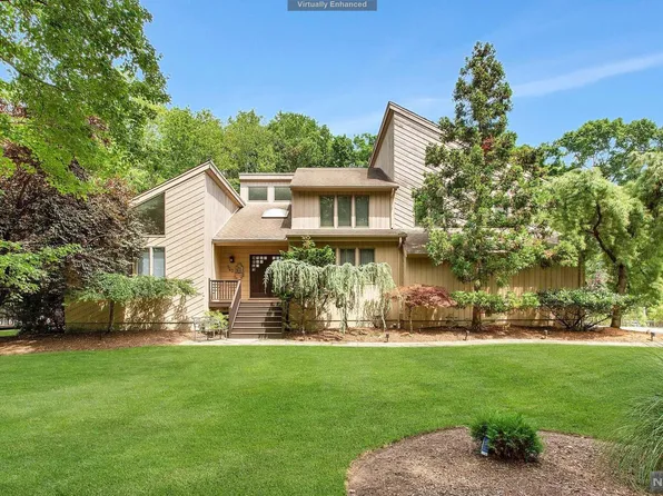 747 Beechcrest Dr, River Vale, NJ 07675