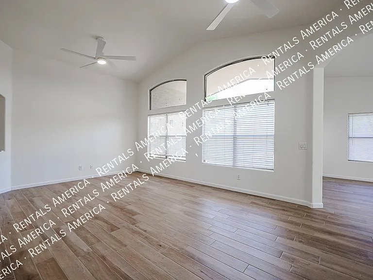 2276 S Bahama Dr — Photo 4
