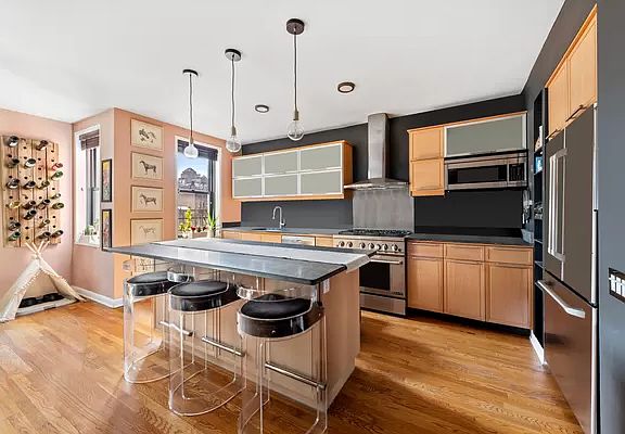 3rd image of 100 W 12th St APT 6K