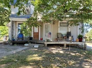 114 N 12th St, Hiawatha, KS 66434