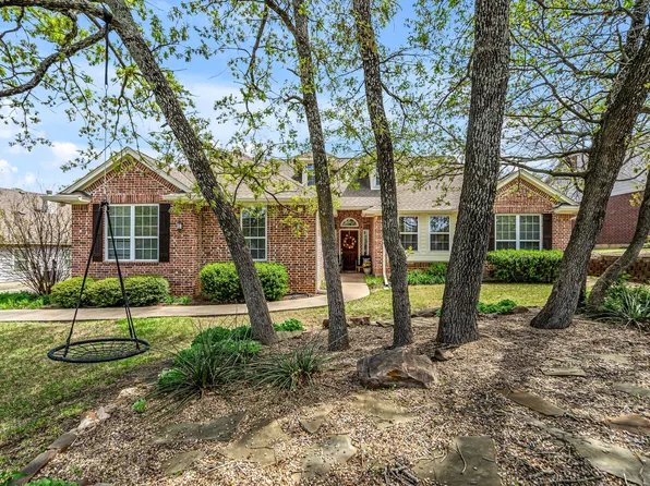 115 Seminole Dr, Lake Kiowa, TX 76240