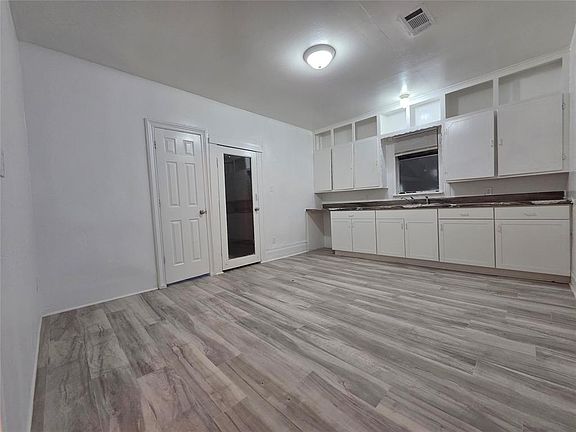 5th image of 408 E 1st St