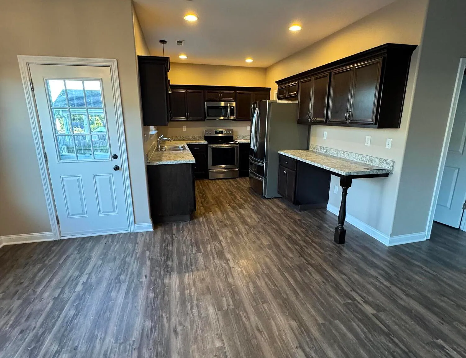 4 bed, 2.5 bath, 1948 sqft, $2,500 — Photo 4