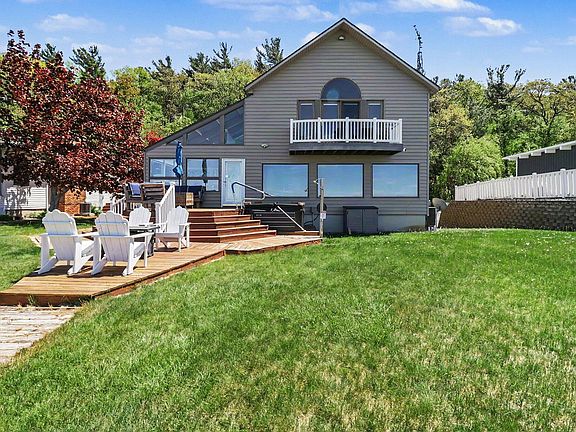 4th image of 3389 N Lakeshore Dr