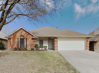 1040 Westgrove Dr, Saginaw, TX 76179