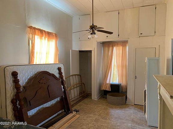 4th image of 301 S Miles St