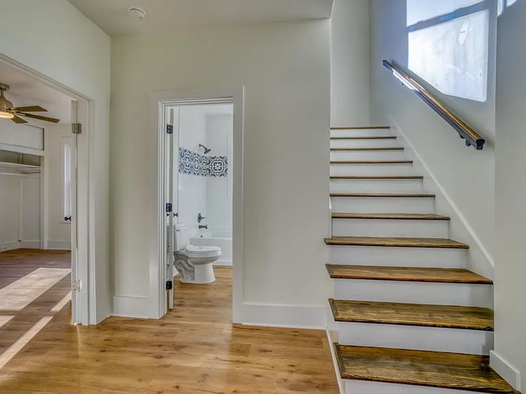 738 E Tombigbee St — Photo 15