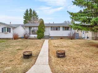 17 Brookside Cres, Spruce Grove, AB T7X 1B8