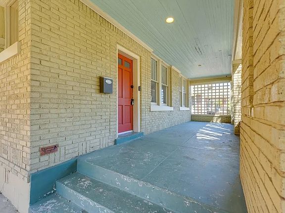 4th image of 797 N Evergreen St